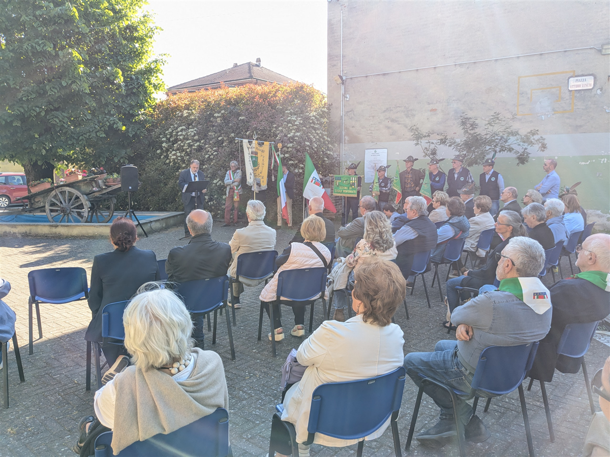 1 Raccoglimento in Piazza Vittorio Veneto
