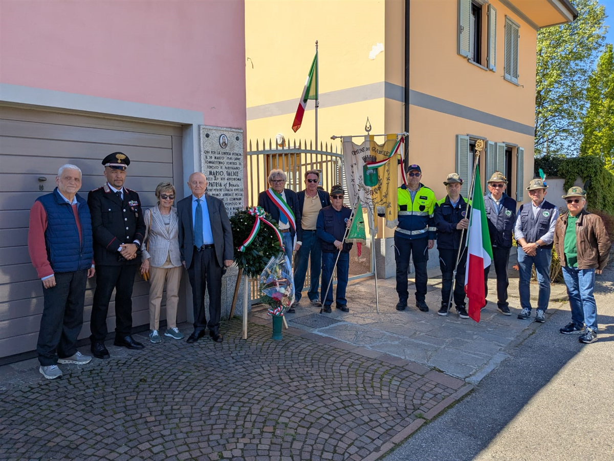 Commemorazione alla lapide di Mario Talice, partigiano appartenente al distaccamento di Giarole della Divisione Patria, ucciso dai tedeschi la notte della vigilia di Pasqua del 1945