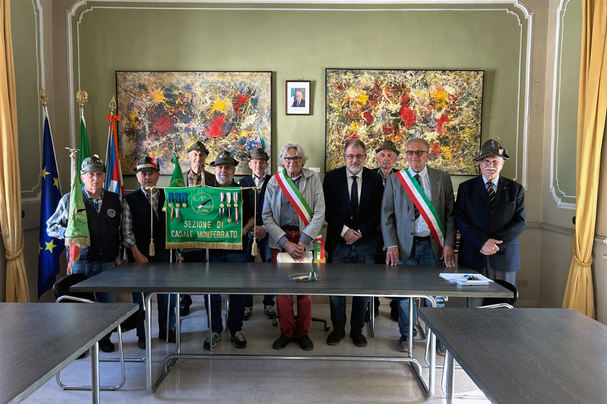 9 LOnorevole Fornaro ricevuto ufficialmente nella sala consiliare del Comune da Sindaco, amministratori e autorit